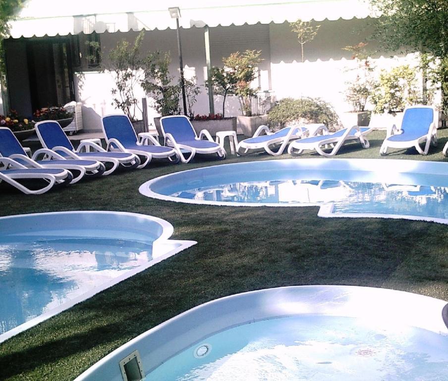 Hotel Manzoni Lido di Jesolo Exterior photo