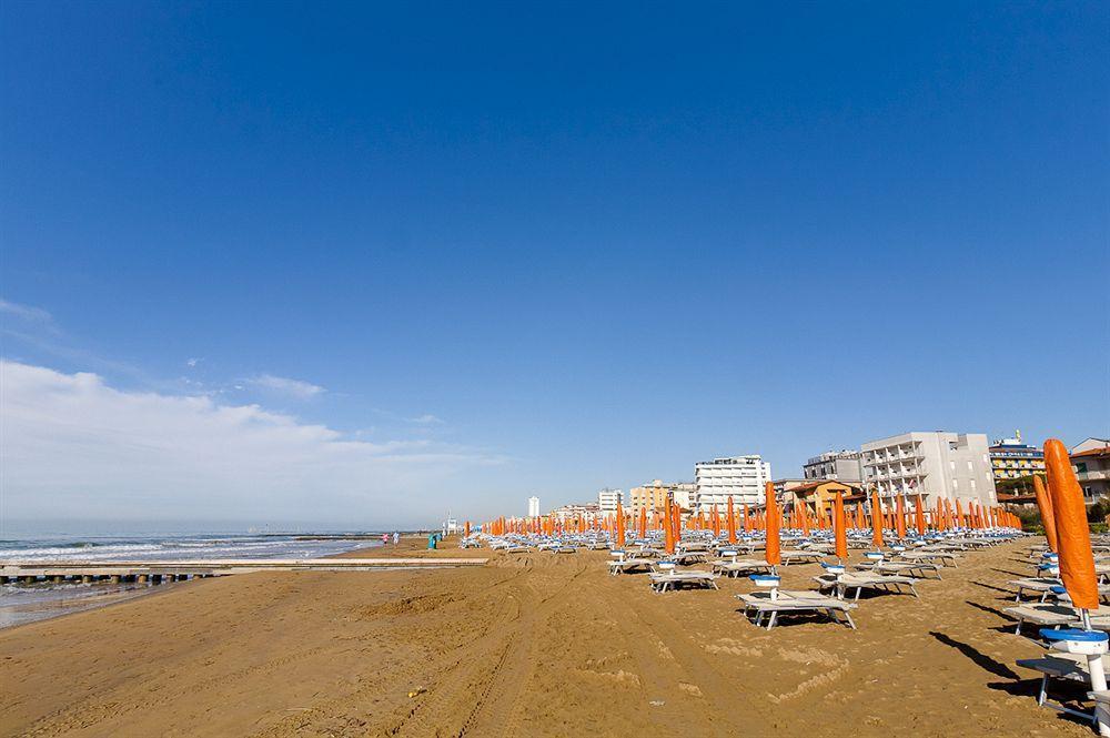 Hotel Manzoni Lido di Jesolo Exterior photo