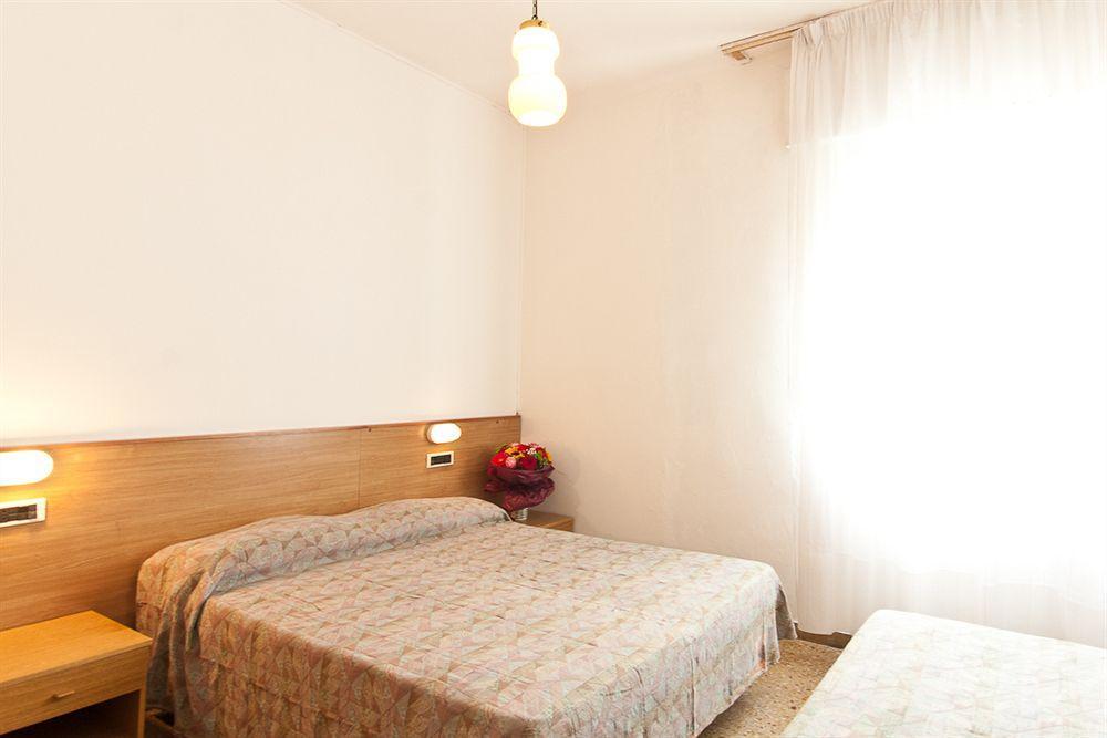 Hotel Manzoni Lido di Jesolo Exterior photo