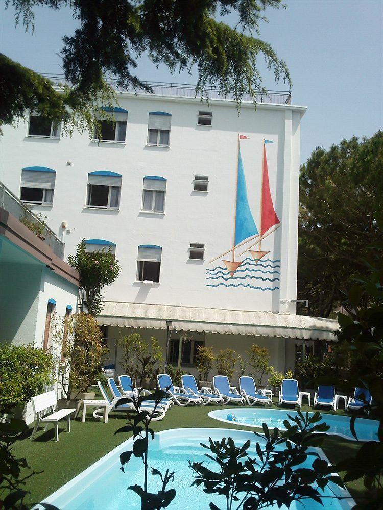 Hotel Manzoni Lido di Jesolo Exterior photo