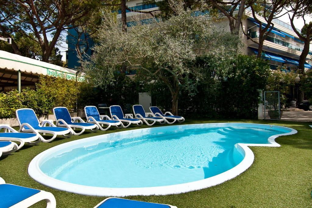 Hotel Manzoni Lido di Jesolo Exterior photo