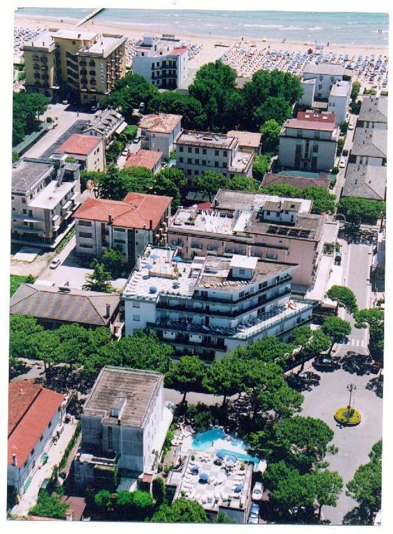 Hotel Manzoni Lido di Jesolo Exterior photo